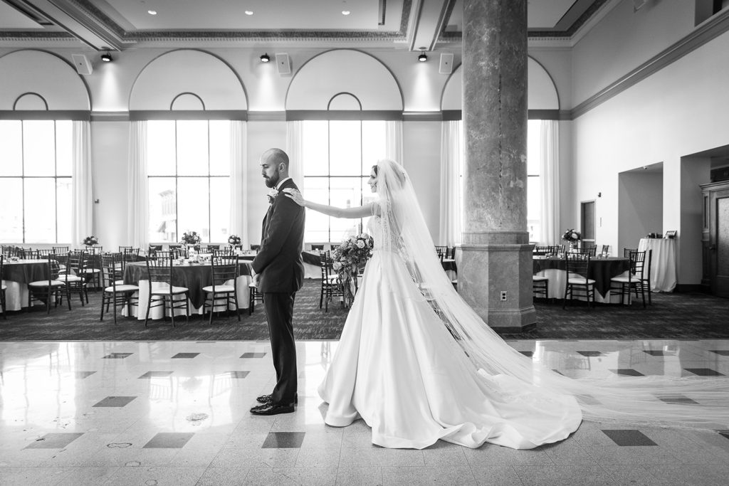 Fall Wedding at CityFlatsHotel Port Huron photographed by Taylor Ingles Photography