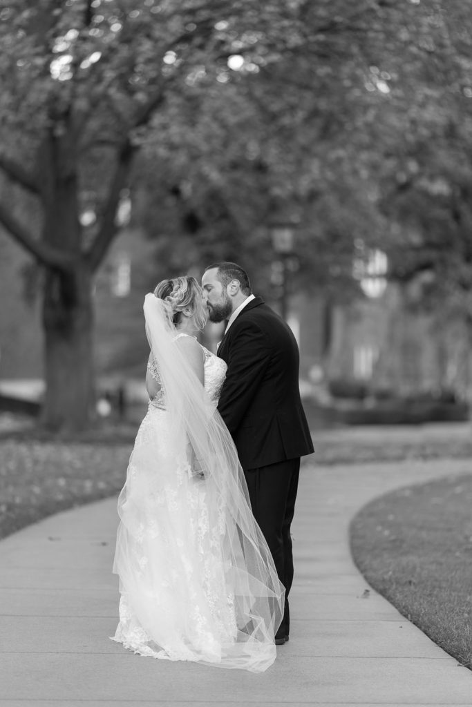wedding photos at the Michigan Capitol Building in downtown Lansing, photographed by Taylor Ingles Photography